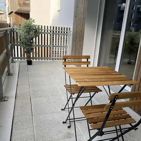 Apartment T3 Moderne - Proche Tram - Parking Prive