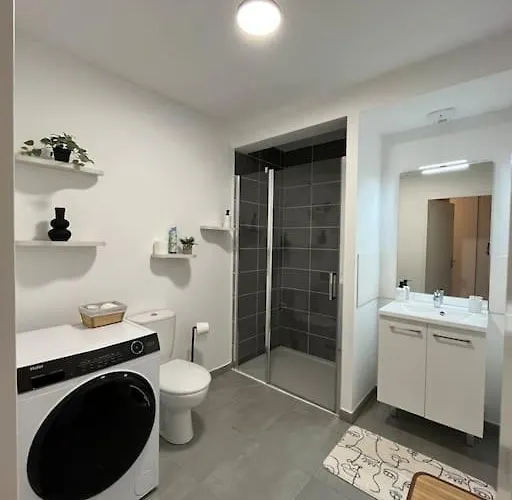 T3 Moderne - Proche Tram - Parking Prive